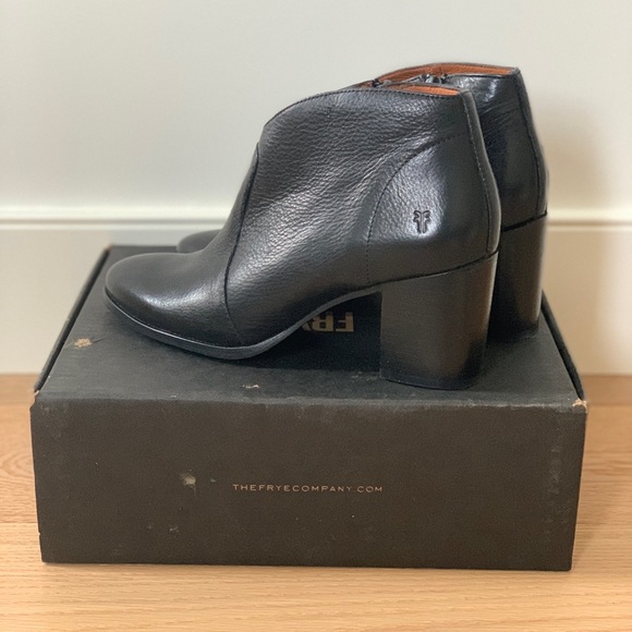 Frye Nora Zip Short Boots Size 8 - Picture 2 of 8